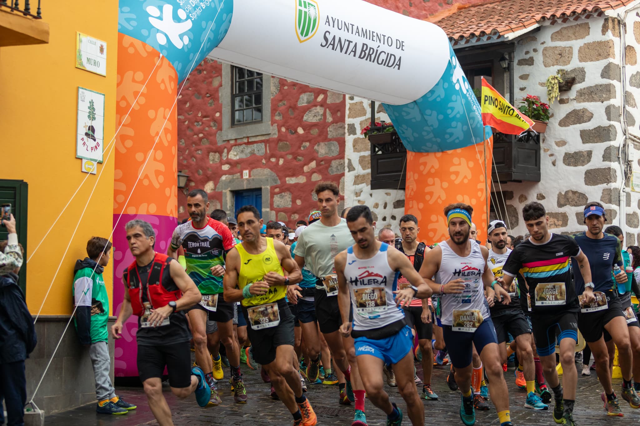 Corredores en la Trail Pino Santo